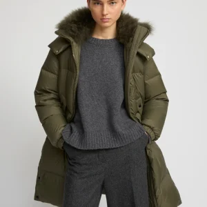 7/8 Long down jacket in water-repellent technical fabric with collar trim in fluffy lambswool