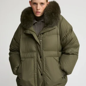 Short down jacket with raglan sleeves and fox fur trim
